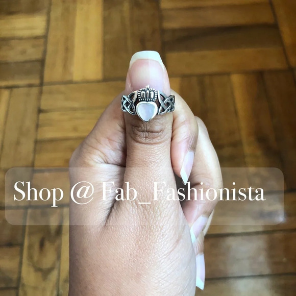 Mother of pearl Sterling Silver Claddagh ring size 6.5 - Picture 5 of 12